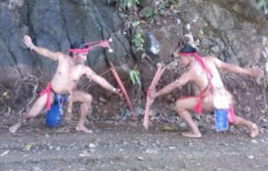 bugkalot-tribe-fighting